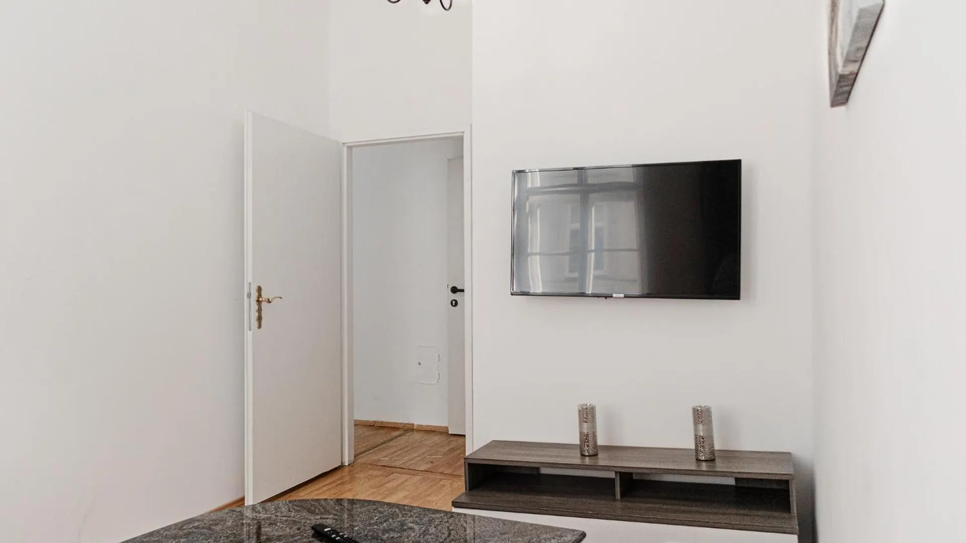 Central Belvedere 3Br Shared Apartment - 12 Min From City Center ウィーン オーストリア