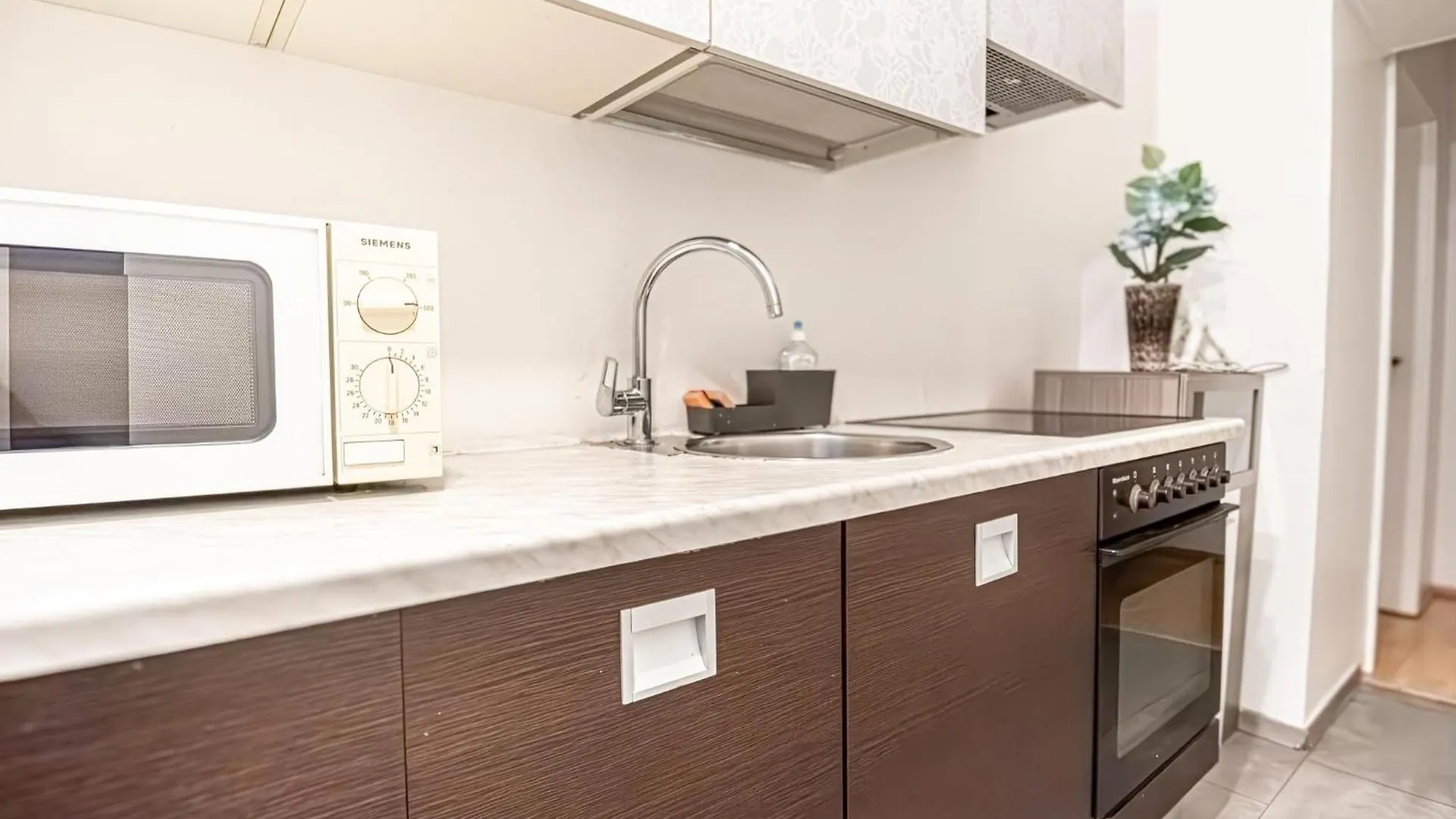 Central Belvedere 3Br Shared Apartment - 12 Min From City Center Wien